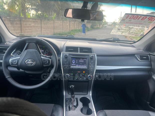 Toyota Camry SE 4dr Sedan (2.5L 4cyl 6A) 2017 Gray