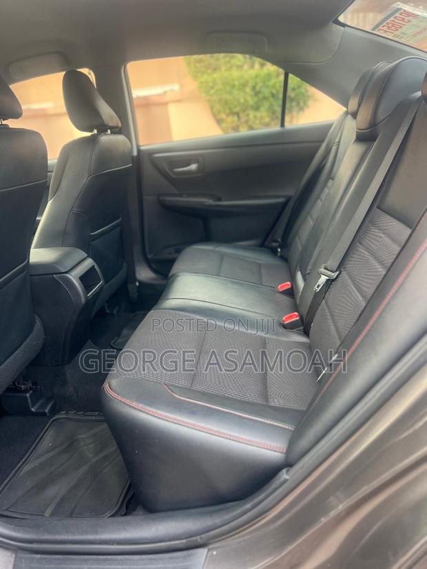 Toyota Camry SE 4dr Sedan (2.5L 4cyl 6A) 2017 Gray