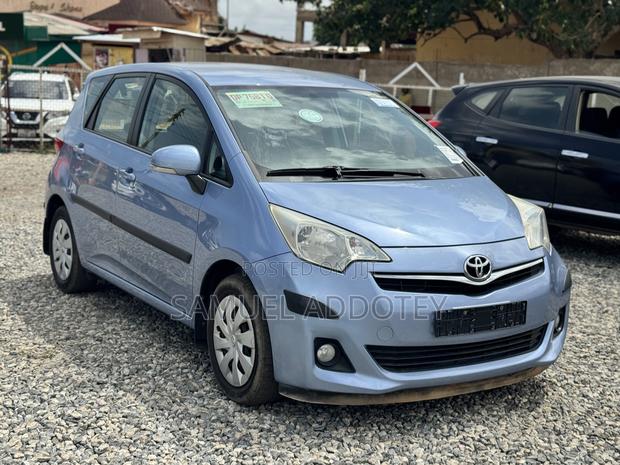 Toyota Verso 2009 Blue