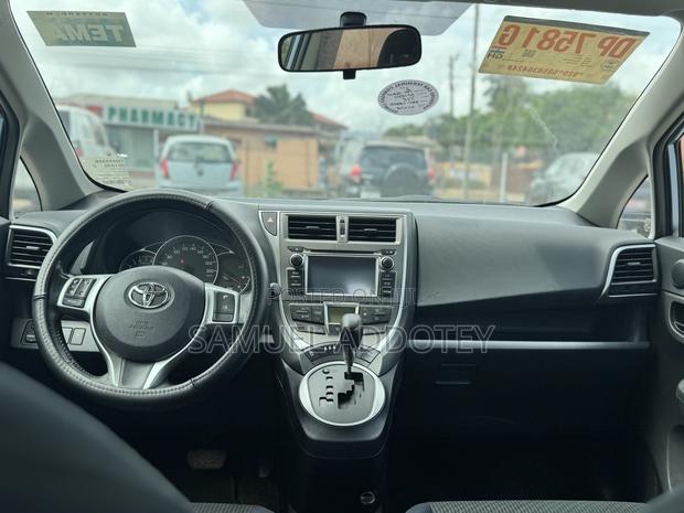 Toyota Verso 2009 Blue