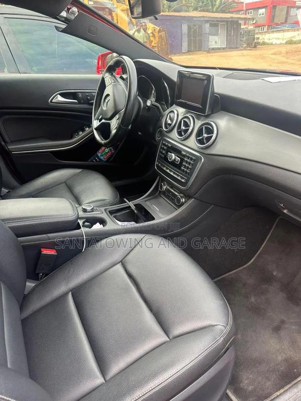 Mercedes-Benz GLA 250 2015 Red