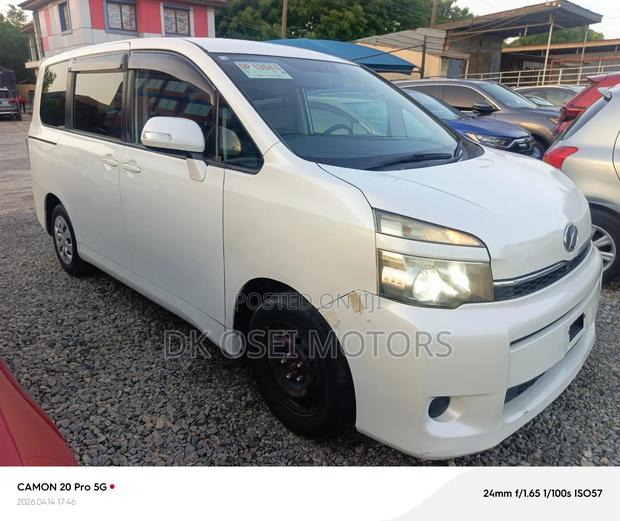 Toyota Voxy 2012 White