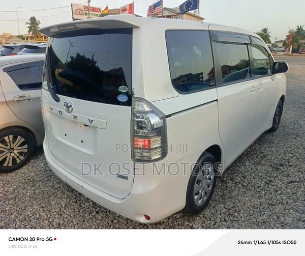 Toyota Voxy 2012 White