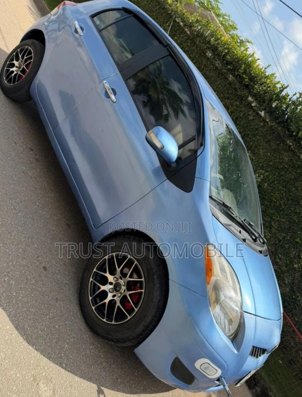Toyota Vitz 1.0 FWD 3dr 2010 Blue
