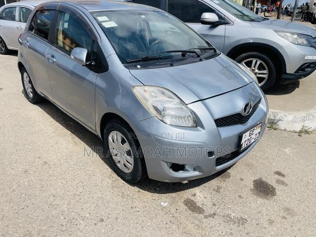 Toyota Vitz 1.0 FWD 5dr 2010 Gray