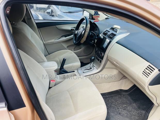 Toyota Corolla LE 4dr Sedan (1.8L 4cyl 4A) 2013 Gold