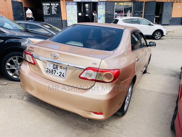 Toyota Corolla LE 4dr Sedan (1.8L 4cyl 4A) 2013 Gold