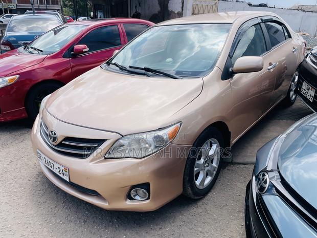 Toyota Corolla LE 4dr Sedan (1.8L 4cyl 4A) 2013 Gold