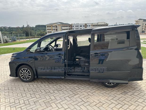 Toyota Voxy SV Premium 2014 Black