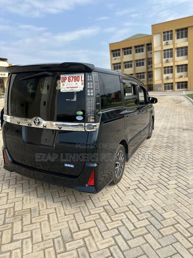Toyota Voxy SV Premium 2014 Black