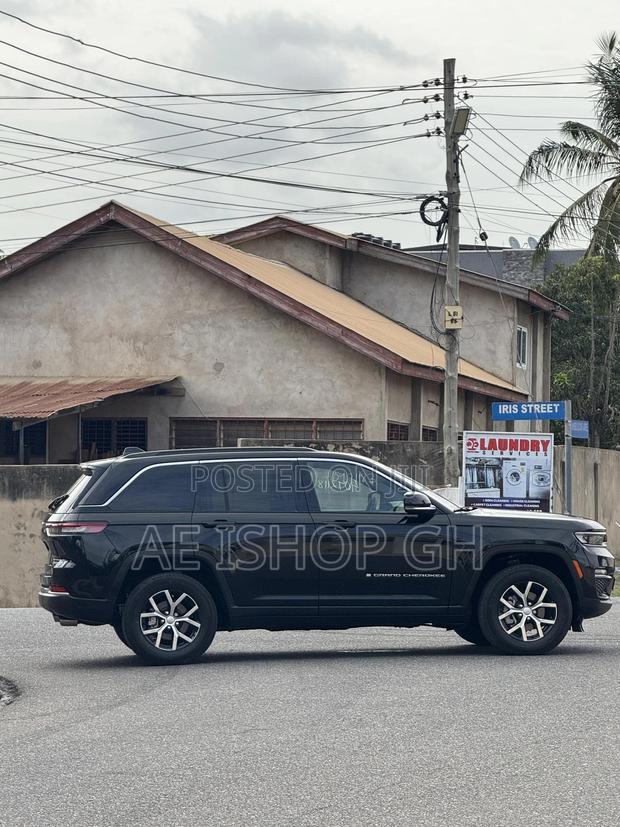 Jeep Grand Cherokee L Altitude 4WD 2024 Black