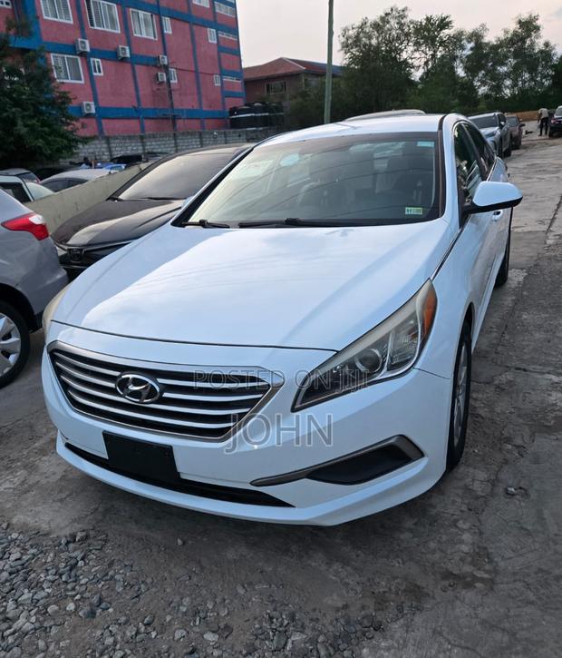 Hyundai Sonata Base Sedan FWD (2.4L 4cyl 6A) 2016 White