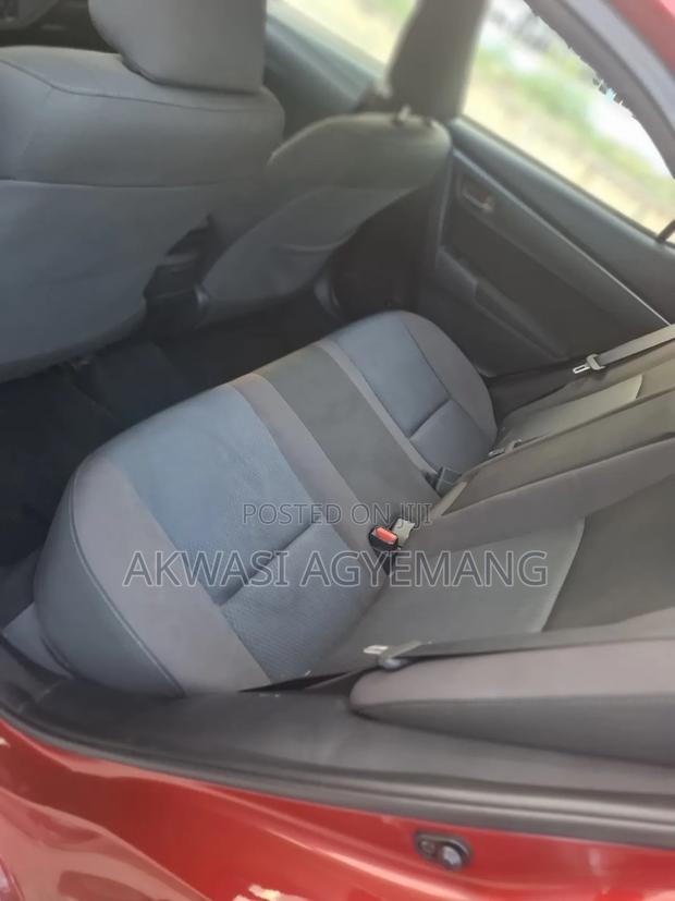 Toyota Corolla LE Eco (1.8L 4cyl 2A) 2018 Red