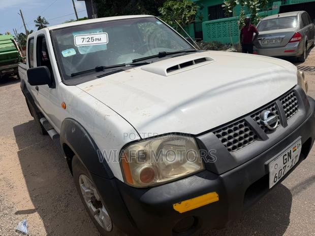 Nissan Hardbody 2015 White