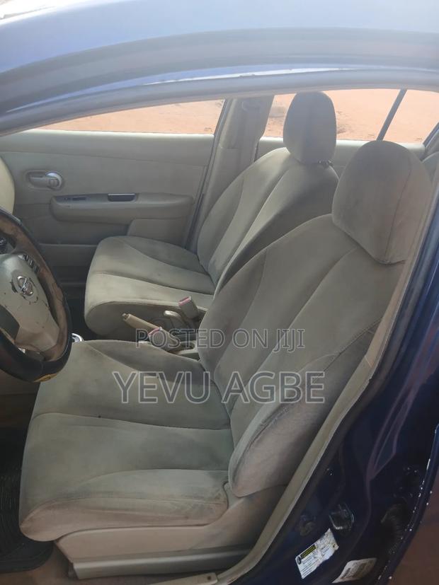 Nissan Versa 2003 Blue