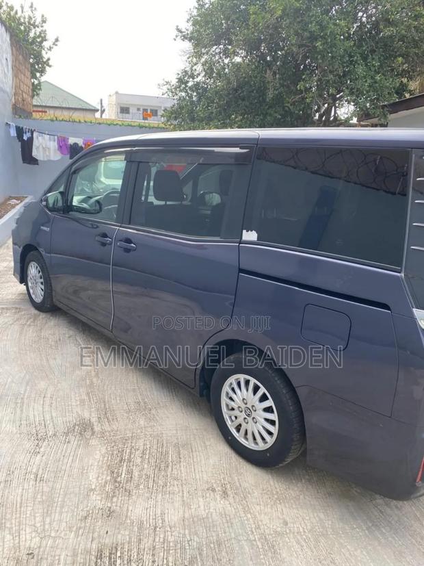Toyota Voxy 2015 Gray