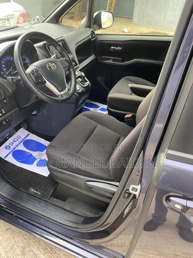 Toyota Voxy 2015 Gray