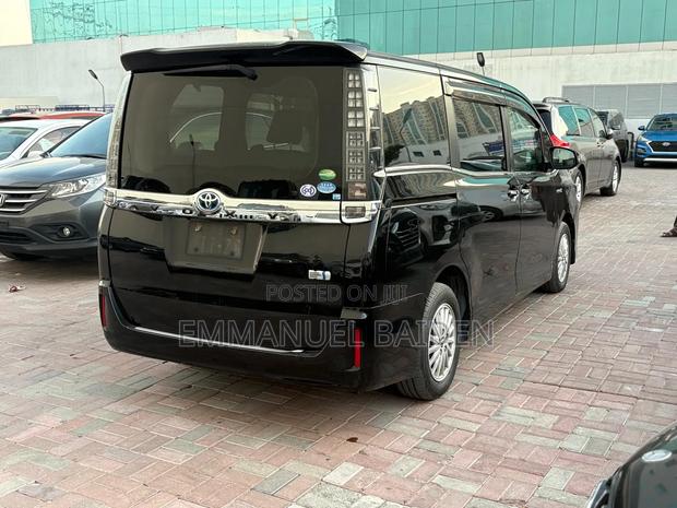 Toyota Voxy SV Premium 2014 Black