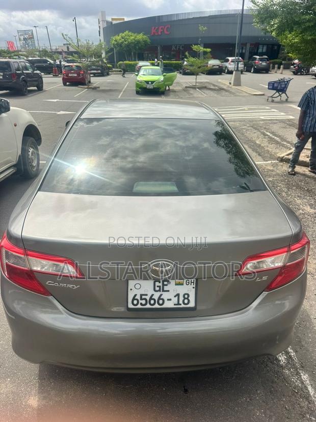 Toyota Camry LE 4dr Sedan (2.5L 4cyl 6A) 2013
