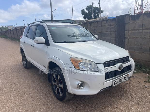 Toyota RAV4 2.5 Limited 2010 White