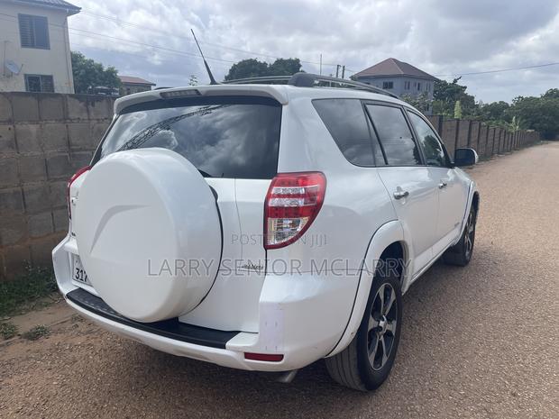 Toyota RAV4 2.5 Limited 2010 White