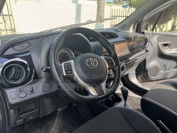 Toyota Yaris L Hatchback 5dr 2015 Gray