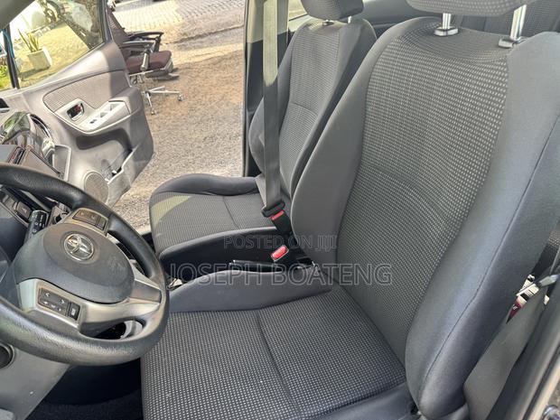 Toyota Yaris L Hatchback 5dr 2015 Gray