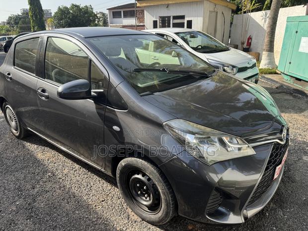Toyota Yaris L Hatchback 5dr 2015 Gray