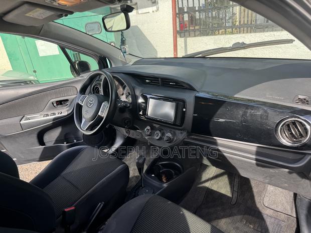 Toyota Yaris L Hatchback 5dr 2015 Gray