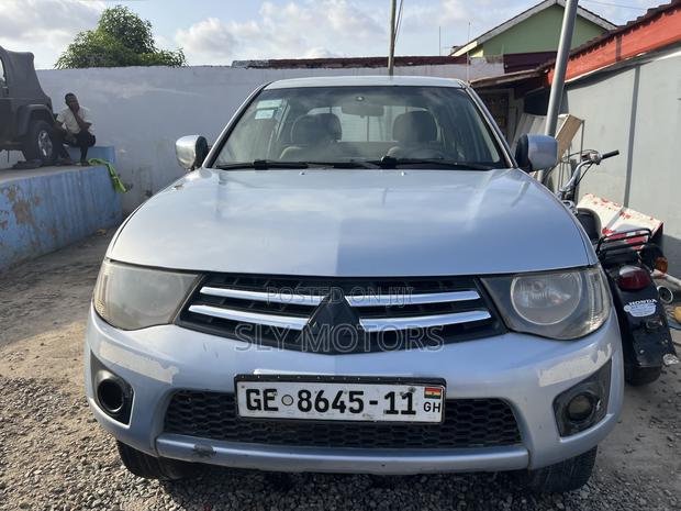 Mitsubishi L200 Double Cab 2.5 136hp 4WD 2011 Blue