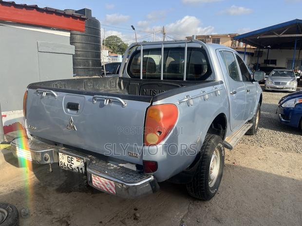 Mitsubishi L200 Double Cab 2.5 136hp 4WD 2011 Blue