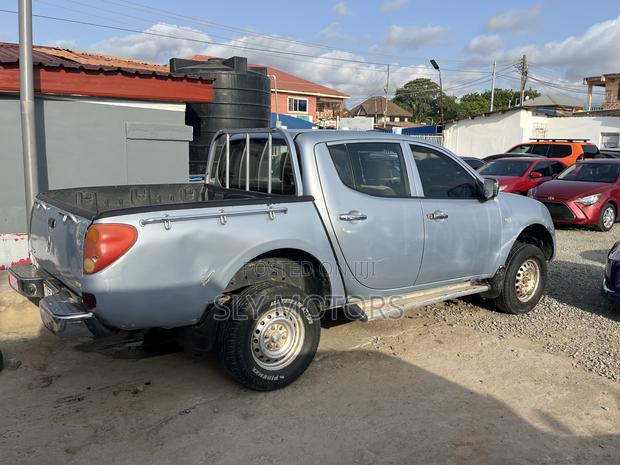 Mitsubishi L200 Double Cab 2.5 136hp 4WD 2011 Blue