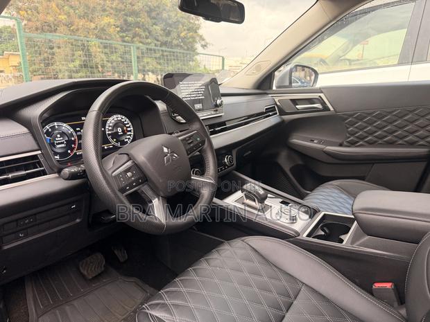Mitsubishi Outlander SE Special Edition 2023 Silver