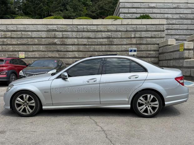 Mercedes-Benz C200 2011 Silver