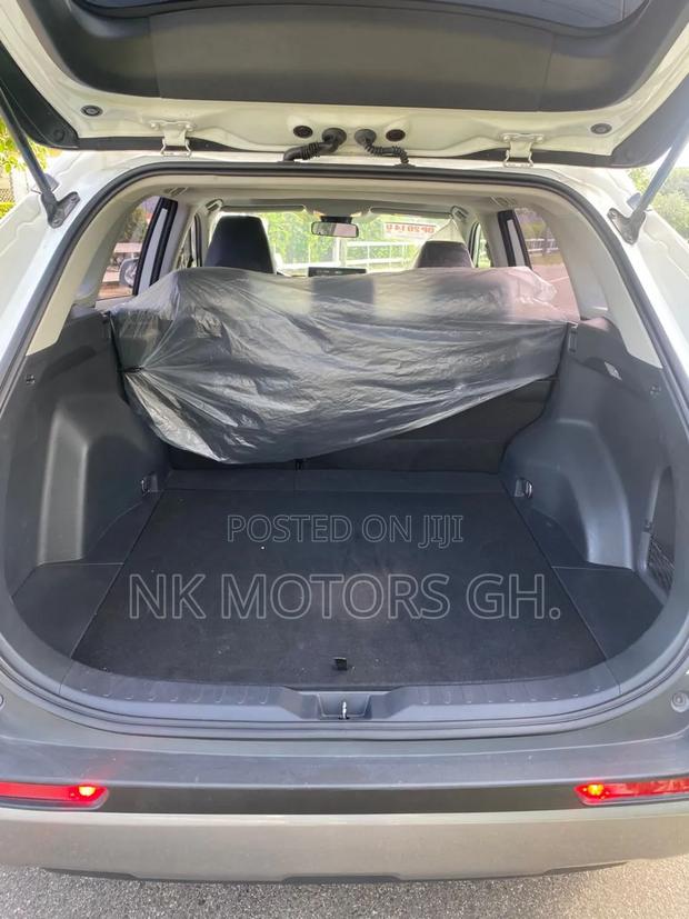Toyota RAV4 XLE Premium 2021 White