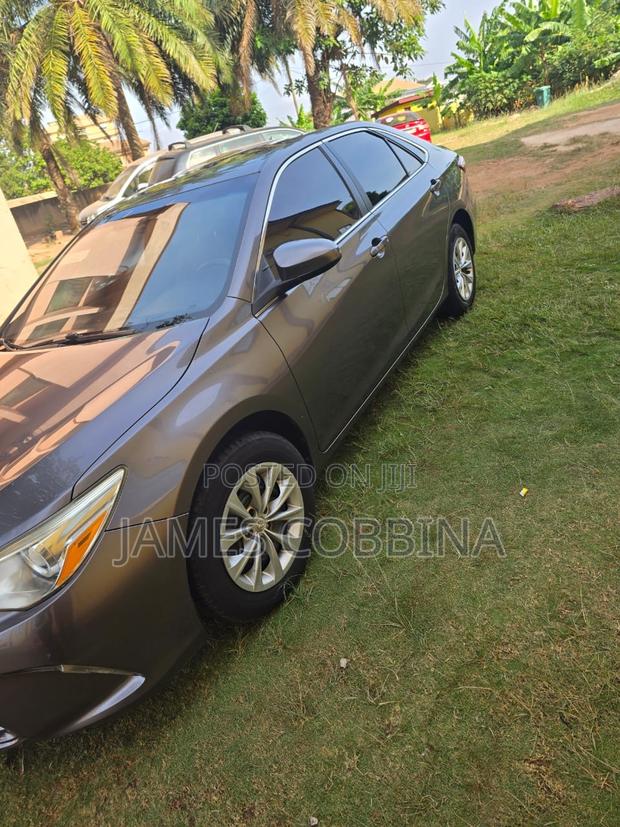 Toyota Camry LE 4dr Sedan (2.5L 4cyl 6A) 2016 Gray