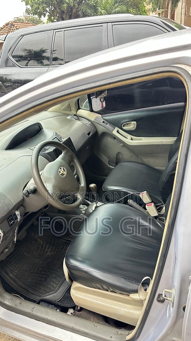 Toyota Vitz 1.3 AWD 5dr 2010 Gray