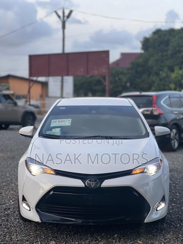 Toyota Corolla LE Eco (1.8L 4cyl 2A) 2018 White