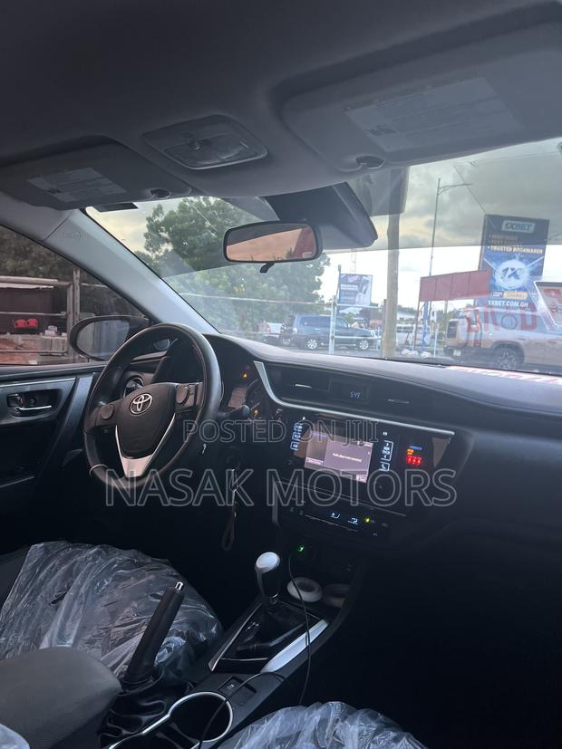 Toyota Corolla LE Eco (1.8L 4cyl 2A) 2018 White
