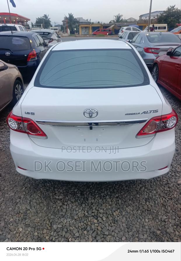 Toyota Corolla Altis 2012 White