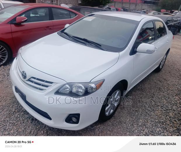 Toyota Corolla Altis 2012 White