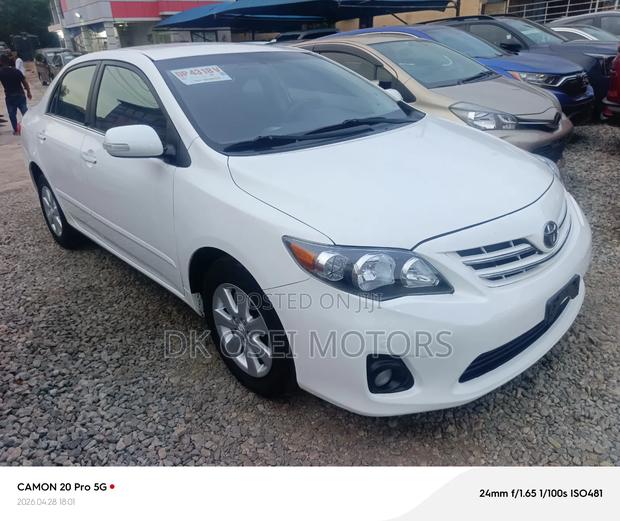 Toyota Corolla Altis 2012 White