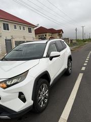 Toyota RAV4 XLE AWD 2019 White for sale
