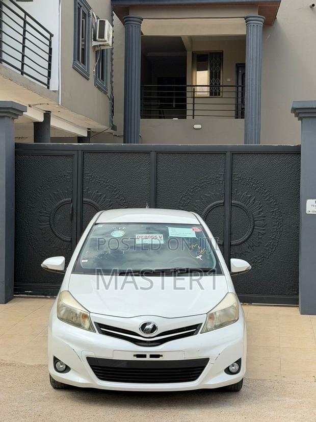 Toyota Vitz 2013 White