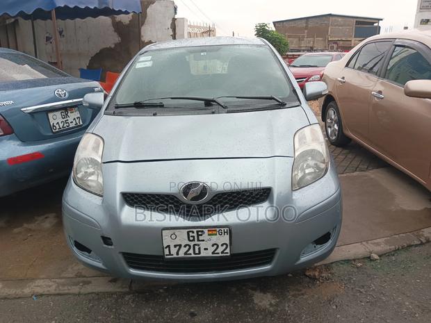 Toyota Vitz 1.3 AWD 5dr 2010 Gray