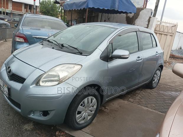 Toyota Vitz 1.3 AWD 5dr 2010 Gray