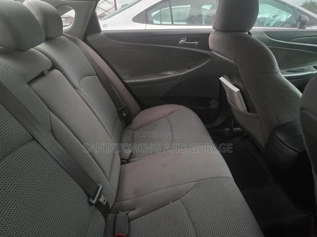 Hyundai Sonata SE Sedan FWD (2.4L 4cyl 6A) 2013 Black
