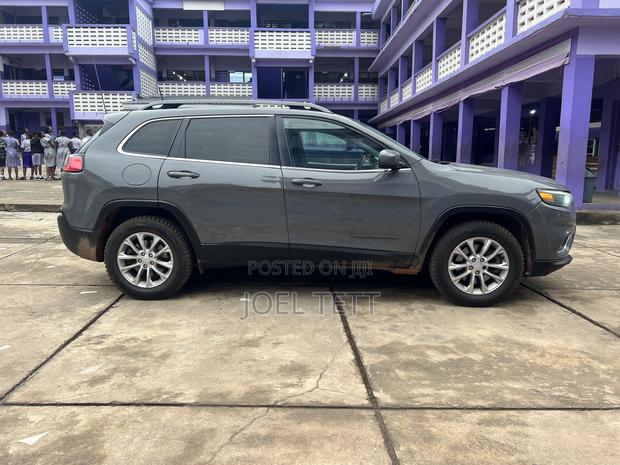 Jeep Cherokee Latitude 4x4 2019 Gray