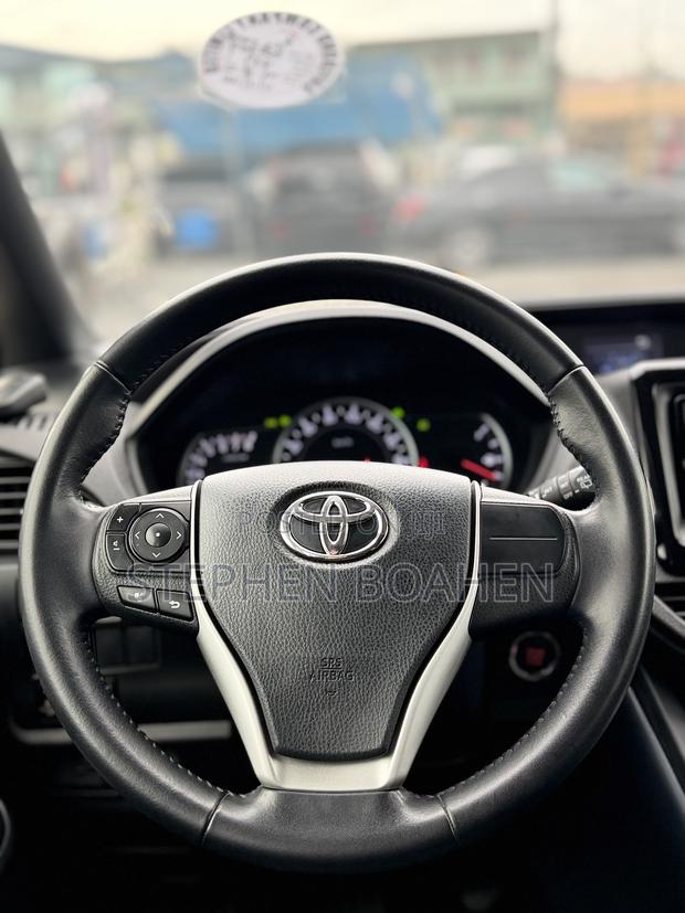 Toyota Voxy 2015 Black