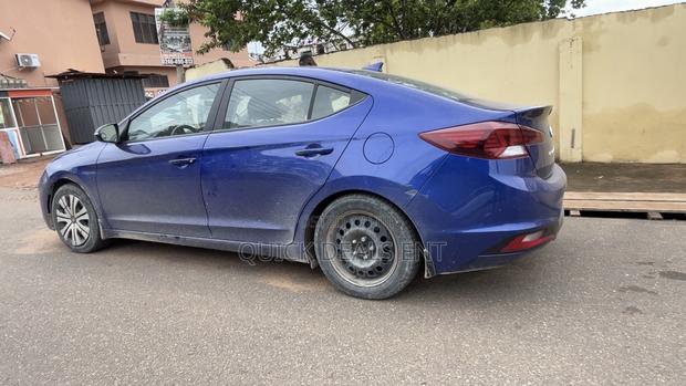 Hyundai Elantra SE 2019 Blue